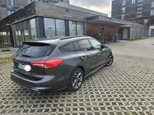 Ford Focus Turnier 1.5 EcoBlue Start-Stopp-System ST-LINE Bild 4