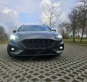 Ford Focus Turnier 1.5 EcoBlue Start-Stopp-System ST-LINE Bild 2