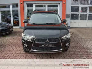 Mitsubishi Outlander Motion 2WD Navi / Teilleder / Xenon Bild 2