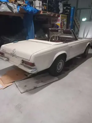 Mercedes-Benz 230 SL