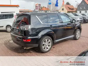 Mitsubishi Outlander Motion 2WD Navi / Teilleder / Xenon Bild 5