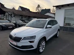 Skoda Karoq Style 4x4/ DSG/ AHK /Pano-Dach /LED