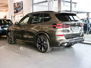 BMW X5 xDrive40d M Sport Pro PANO AHK NAVI LED Mass. Bild 2