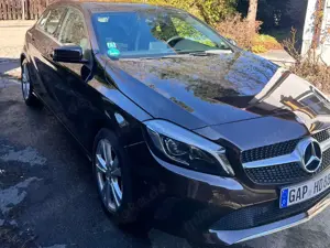 Mercedes-Benz A 180 A 180 7G-DCT Urban Bild 2