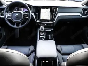 Volvo V60 Kombi Plus Dark Recharge Plug-In Hybrid AWD StandH Bild 5