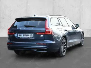 Volvo V60 Kombi Plus Dark Recharge Plug-In Hybrid AWD StandH Bild 2