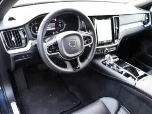 Volvo V60 Kombi Plus Dark Recharge Plug-In Hybrid AWD StandH Bild 4