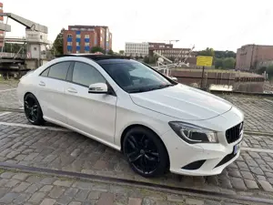 Mercedes-Benz CLA 200 7G-DCT Urban