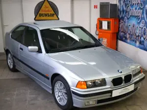 BMW 323