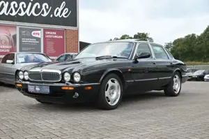 Jaguar XJ8