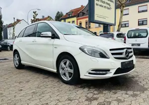 Mercedes-Benz B 180 Bi-Xenon Navi Leder Harman Kardon SHZG AHK