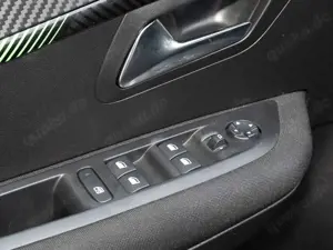 Peugeot 208 PureTech Active +LED+KLIMA+BC+NAVI+CARPLAY++ Bild 5