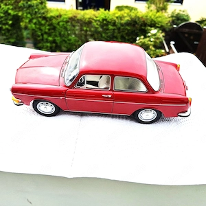 Modellauto 1:18--VW Passat Lim  1969-1974   Minichamps