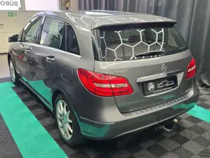 Mercedes-Benz B 180 AUTOMATIK PDC NAVI SEHR GEPFLEGT Bild 5