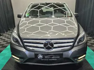 Mercedes-Benz B 180 AUTOMATIK PDC NAVI SEHR GEPFLEGT Bild 2