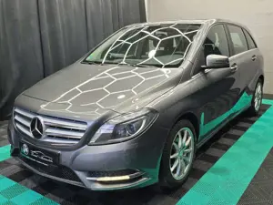 Mercedes-Benz B 180 AUTOMATIK PDC NAVI SEHR GEPFLEGT Bild 4