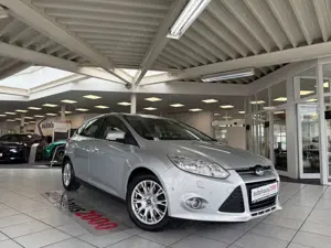 Ford Focus Lim. Titanium KLIMA/BT/PDC V-H/SPURHALTEAS