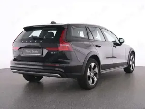 Volvo V60 Cross Country B4 AWD  PLUS AHK+FAP+MET+ Bild 3