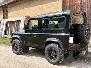 Land Rover Defender SE Bild 2