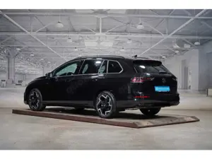 Volkswagen Golf Variant R-Line 2.0 TDI DSG Black Style AHK Bild 2