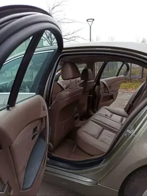 BMW 525 dass Auto ist innen/aussen im sehr gutem Zustan es wurde einiges gemacht und bekommt neuen T Bild 4