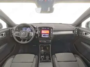 Volvo XC40 Plus Black Edition 2WD StandHZG Digitales Cockpit - image 5