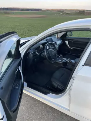 BMW 118 118i Aut. Bild 3