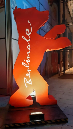 Feminine Dame von 18-68 gesucht. Reifer Herr, 65