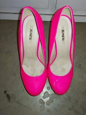 Bei welcher Dame darf ich in die highheels...  Bild 2