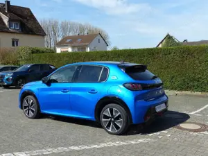 Peugeot e-208 GT 136 Bild 3