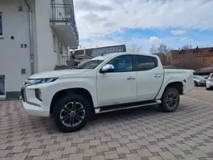 Mitsubishi L200 Select Doppelkabine 4WD Bild 2