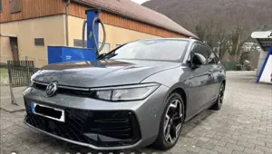 Volkswagen Passat Variant 2.0 TDI 142kW 4Motion R-Line SCR DSG SH DCC AK HUD