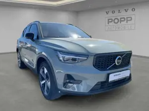 Volvo XC40 B3 FWD Plus Dark 360° ACC FHZ H/K LED SHZ Bild 2