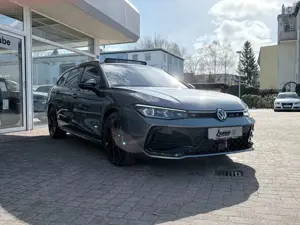 Volkswagen Passat Variant 2.0 TDI DSG R-Line*4x4*LED*LEDER* Bild 3