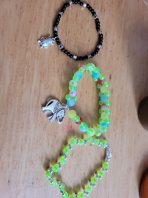 schöne bunte armbänder