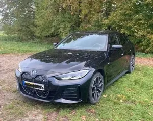 BMW i4 i4 eDrive40  M-Sportpaket, Head-Up, HiFi, AHK, viel Sonderzubehör
