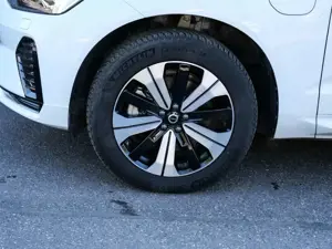 Volvo XC60 Plus Dark Recharge Plug-In Hybrid AWD StandHZG AHK Bild 4