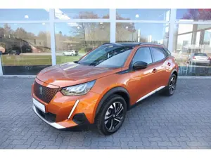 Peugeot 2008 (e-) Allure Pack 136 LED RFK Carplay