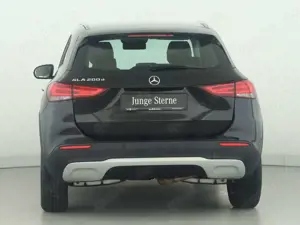 Mercedes-Benz GLA 200 d *Style*Distronic*Navi*Parktronic*SHZ** Bild 4