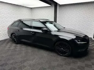 Skoda Superb 2.0 TDI 4x4 SPORTLINE/DSG/XDS/DCC/RCAM/AHK/MEMORY Bild 4
