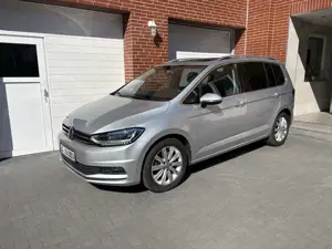 Volkswagen Touran 2,0TDI Highline DSG 7-Sitzer Standheizung AHK ACC