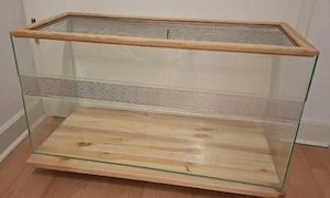 Geräumiges Nagarium   top Zustand