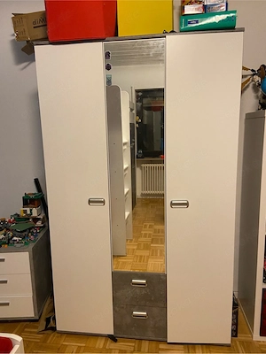 Kleiderschrank 