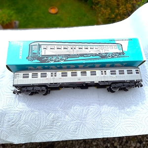 3 x Märklin HO Modelle--2 x Silberlinge Nah Verkehr und  1 x D Zug Gepäckwagen  mit OVP