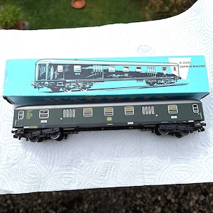 3 x Märklin HO Modelle--2 x Silberlinge Nah Verkehr und  1 x D Zug Gepäckwagen  mit OVP Bild 2