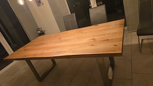 Massiver Esszimmertisch