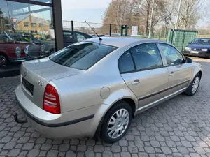 Skoda Superb 2.0 Classic*nur 147 TKM*2.Hand*AHK*Klimaautom.*PDC Bild 5