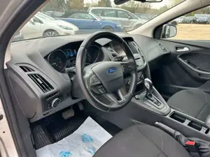 Ford Focus Turnier Business/AUTOM./2.HD./KLIMA./8XBER Bild 5