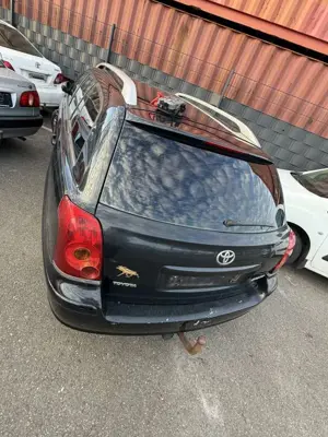 Toyota Avensis 1.8 linea sol