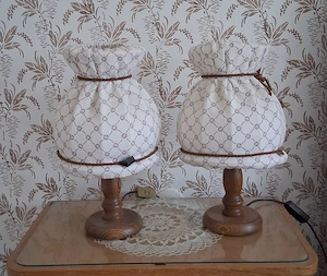 Nachttisch-Lampen mit Holzständer